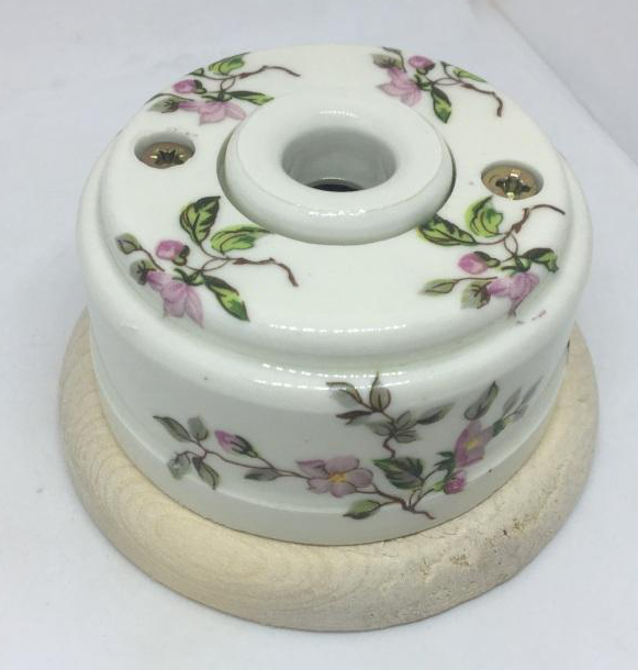 Ретро розетка ТВ Цион, керамика, белый с декором нежность Ретро розетка ТВ Цион, керамика, белый с декором нежность