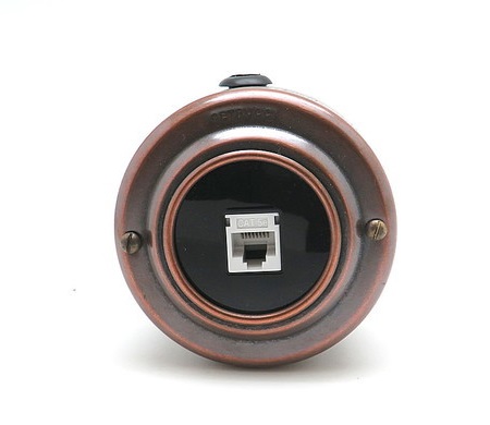 Качественная картинка Ретро розетка компьютерная Petrucci, металл, медь