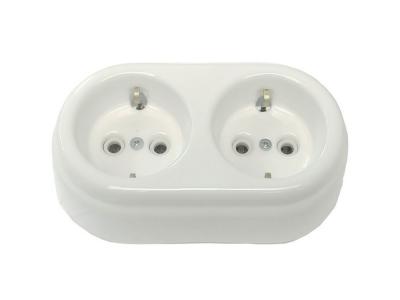 Ретро розетка электрическая двойная Interior Electric, серия "Арбат", керамика, с/з 16А, белый