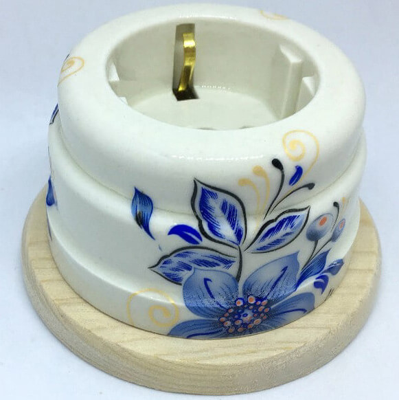 Ретро розетка электрическая Цион, керамика, белый с декором лазурный