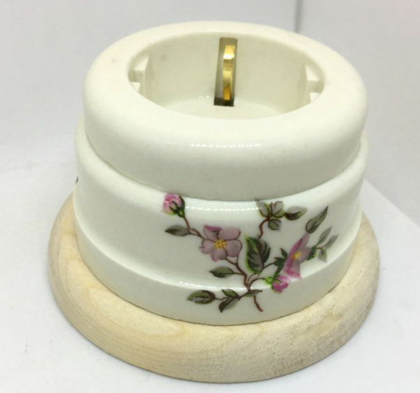 Ретро розетка электрическая Цион, керамика, белый с декором нежность