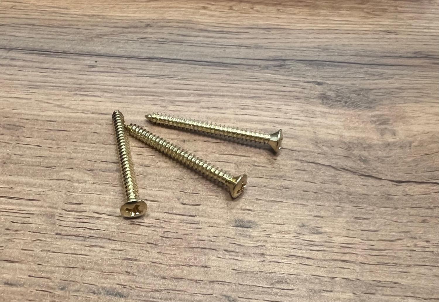 Качественная картинка Саморез Lindas, блестящая латунь (для изолятора, выключателя) под крестовую отвертку