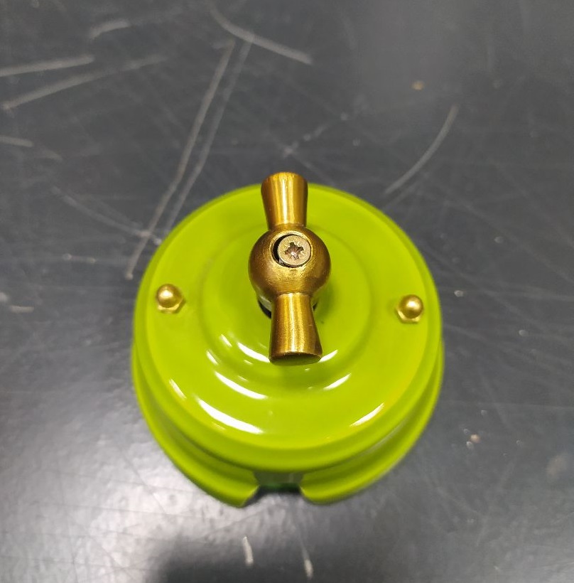 Качественная картинка Ретро выключатель Леанза, одноклавишный проходной, фарфор, фисташковый