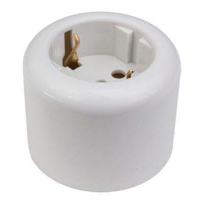 Ретро розетка Bironi, серия Ришелье, двухполюсная с зазем.контактом, пластик, белый Ретро розетка Bironi, серия Ришелье, двухполюсная с зазем.контактом, пластик, белый