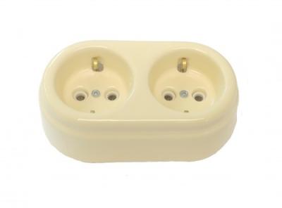 Ретро розетка электрическая двойная Interior Electric, серия "Арбат", керамика, с/з 16А, слон. кость Ретро розетка электрическая двойная Interior Electric, серия "Арбат", керамика, с/з 16А, слон. кость