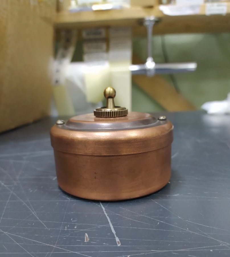 Качественная картинка Ретро выключатель Petrucci, тумблерный, одноклавишный проходной, металл, медь