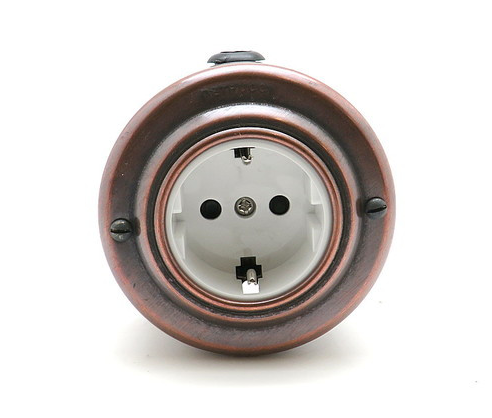 Качественная картинка Ретро розетка электрическая Petrucci, металл, медь