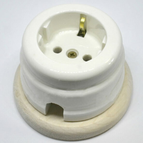 Ретро розетка электрическая Цион, керамика, белый (слоновая кость) Ретро розетка электрическая Цион, керамика, белый (слоновая кость)