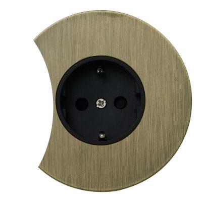 Розетка электрическая Salvador "Арт", внутренний монтаж, накладка металл, полукруг, бронза