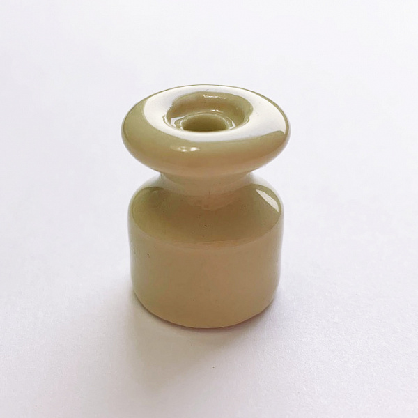 Качественная картинка Изолятор Interior Electric, размер D24 х H19 мм, керамика, слоновая кость