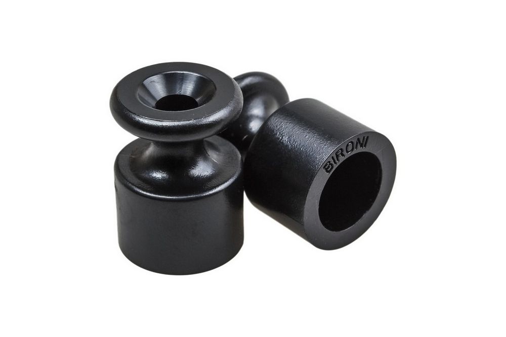 Качественная картинка Изолятор Bironi, коллекция Ришелье, пластик, черный (толстая стенка)