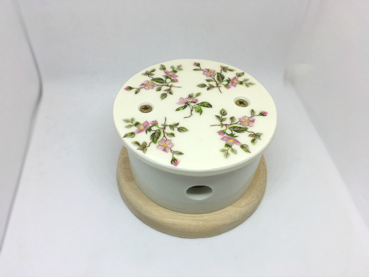 Ретро распределительная коробка ЦИОН, D 80, нежность